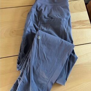 Lululemon grey studio crop